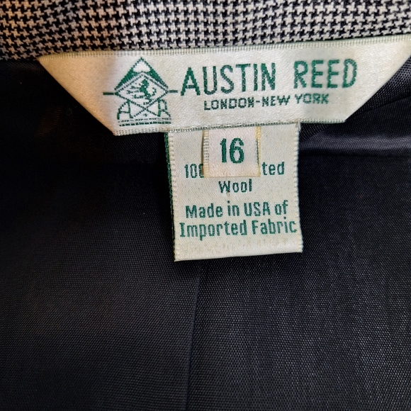 Austin Reed Brand "The Teed" 100% Worsted Wool blazer size 16. - Picture 7 of 7